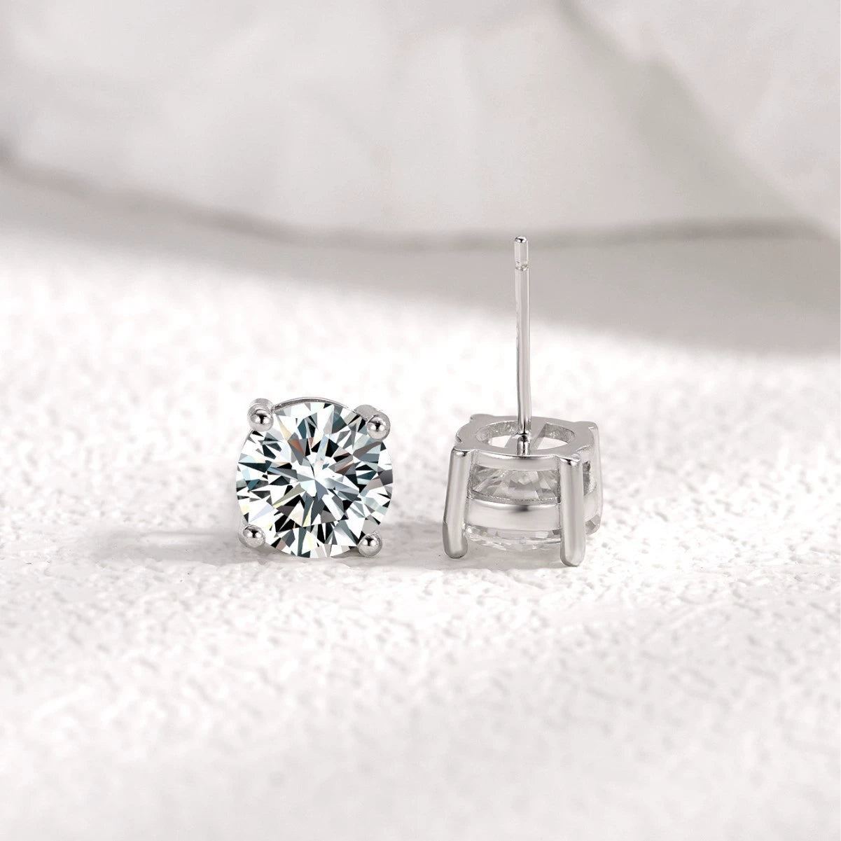S925 silver four-prong moissanite stud earrings Simple Commute
