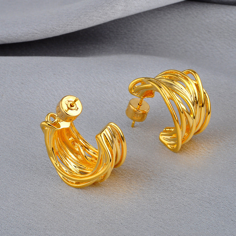 Vintage-Chic C-Shaped Wide-Rimmed Rattan & Metal Stud Earrings