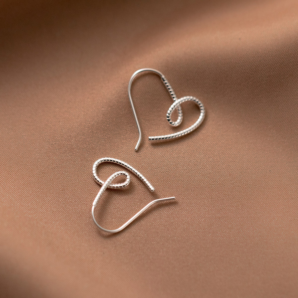 s925 sterling silver geometric heart earrings