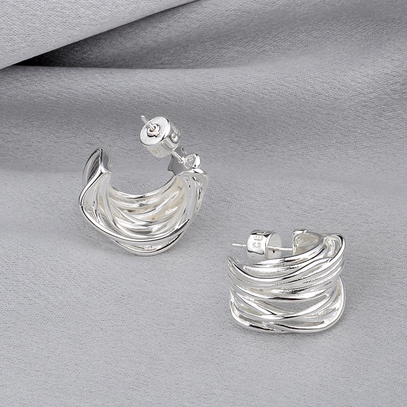 Vintage-Chic C-Shaped Wide-Rimmed Rattan & Metal Stud Earrings