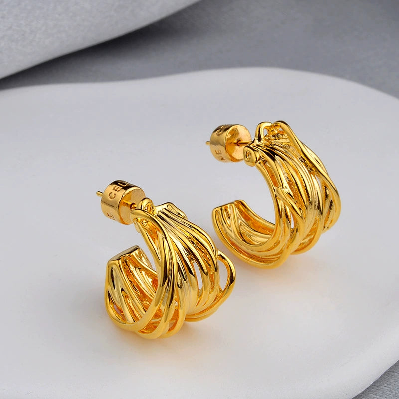 Vintage-Chic C-Shaped Wide-Rimmed Rattan & Metal Stud Earrings